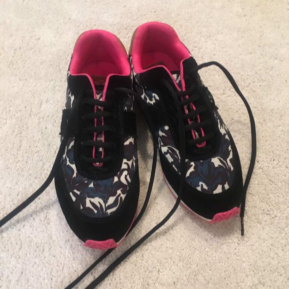 Tory Burch size 6 tennis shoes